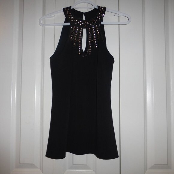 LE CHATEAU black sleeveless top with keyhole neckline and gold bead accents - Picture 9 of 11